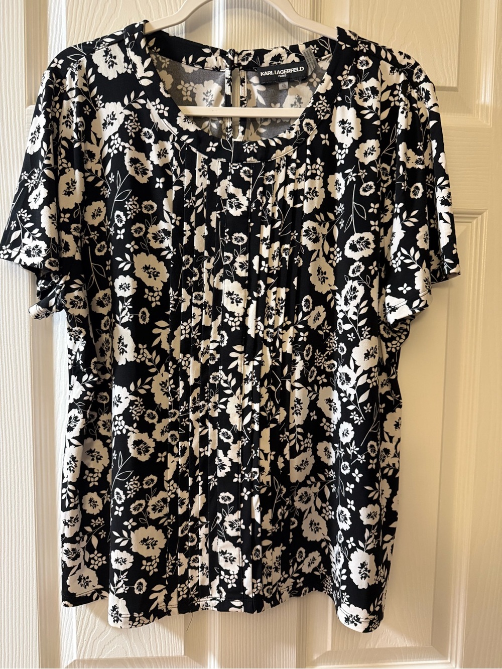 Karl Lagerfeld Black and White Floral Pleated Short Sleeve Blouse